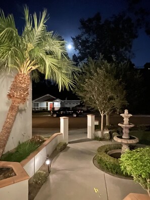 Property grounds - Private Hilltop Studio in North Orange County  (Anaheim)