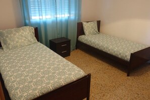 2 bedrooms, iron/ironing board, bed sheets