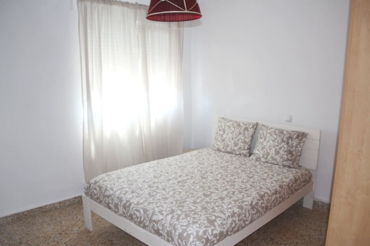 2 bedrooms, iron/ironing board, bed sheets