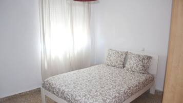 2 bedrooms, iron/ironing board, bed sheets