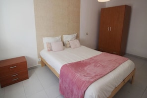 2 bedrooms, iron/ironing board, bed sheets