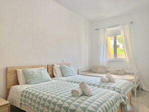 2 bedrooms, iron/ironing board, bed sheets