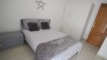 2 soveværelser, strygejern/strygebræt, sengetøj