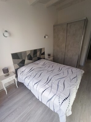 1 室のベッドルーム、WiFi (無料)、ベッドシーツ、車椅子でアクセスできる設備