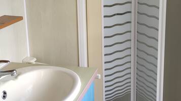 Doccia, sapone, carta igienica