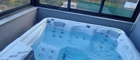 Indoor spa tub