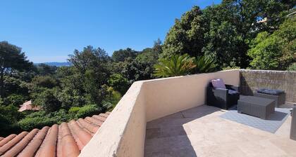 TrĂšs bel appartement au calme proche plages