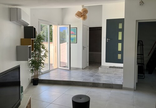 Very nice, quiet apartment near the beach