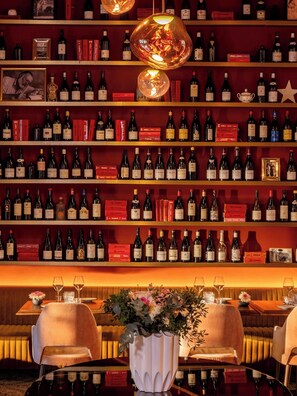 2 Restaurants; Mittagessen und Abendessen werden serviert