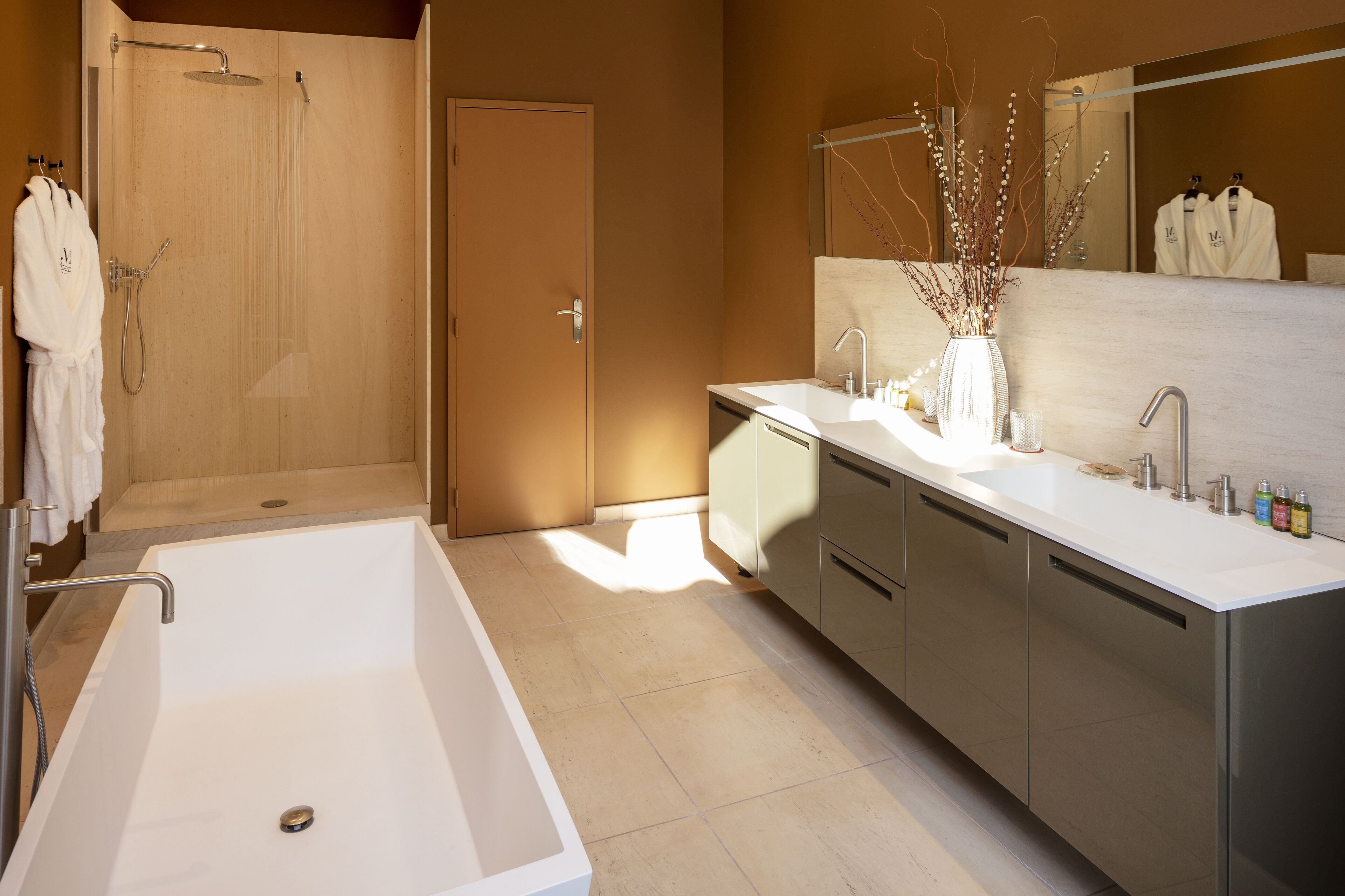 高級雙人房 | 浴室 | 名牌梳洗用品、風筒、浴袍、拖鞋