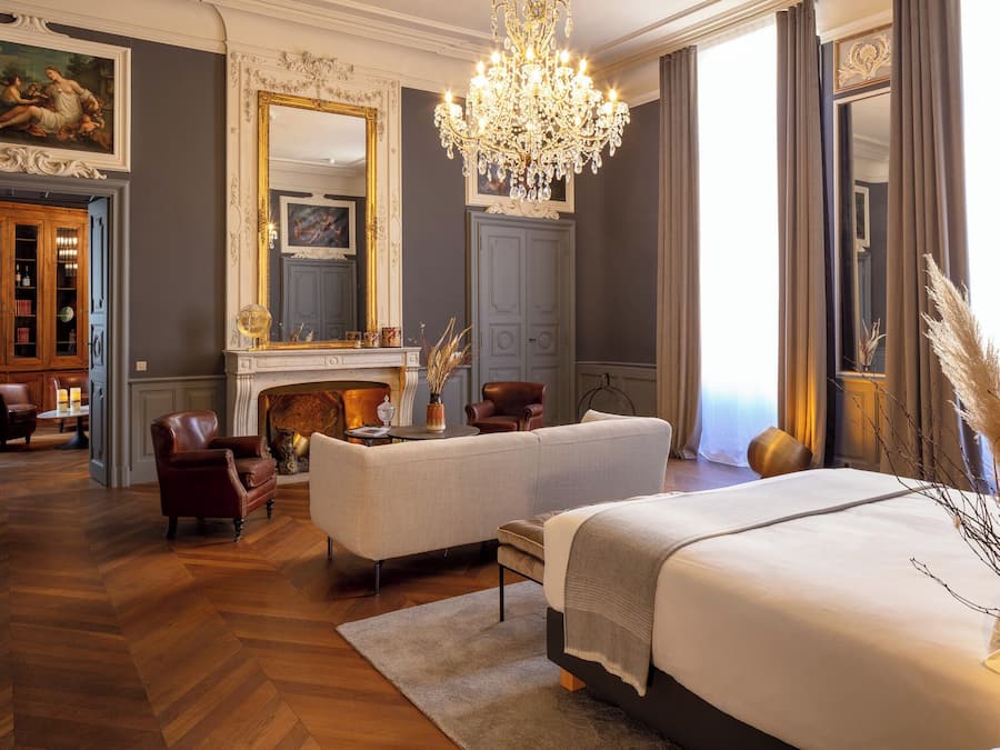 Memory-foam beds, in-room safe, individually decorated