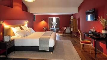 Executive Suite | Memory foam beds, in-room safe, individually decorated