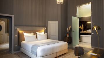 Suite ejecutiva | Camas con efecto memoria y caja de seguridad en la habitación