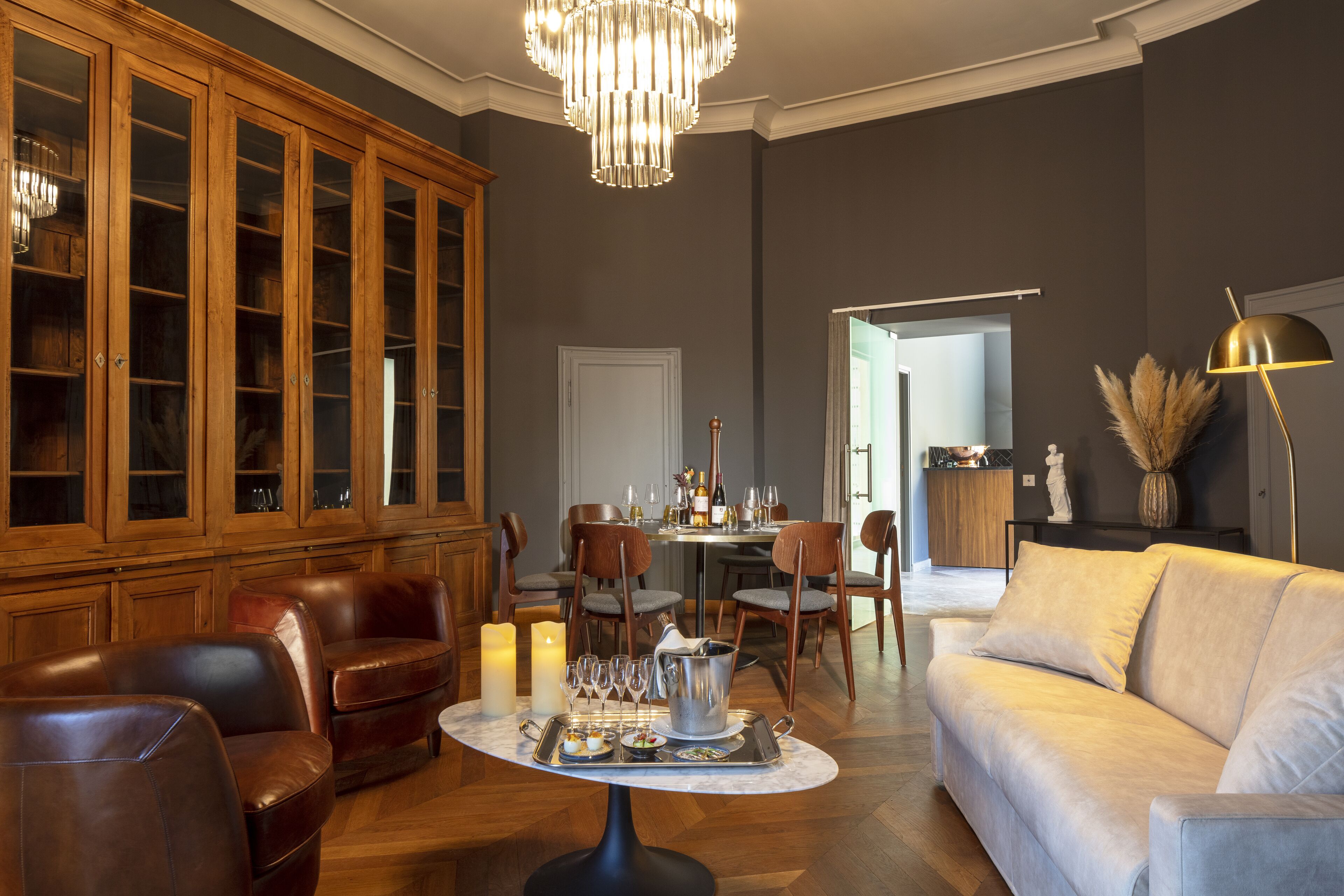 Presidential Suite | Living area | 55-inch flat-screen TV with digital channels, TV, offices