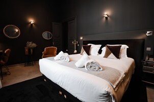 Colchones con efecto memoria y caja de seguridad en la habitación 