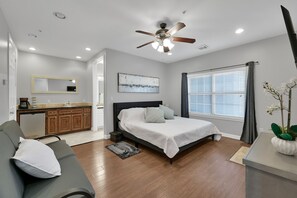 3 bedrooms, free WiFi, bed sheets - Sunset Paradise (Willis)