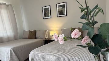 Quarto casal executivo | Área de estar | Smart TV
