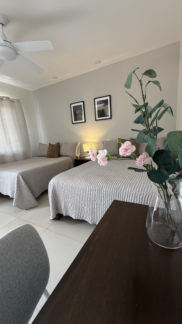 Executive Double Room | Living area | Smart TV