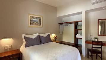 Suite monolocale Comfort | Copriletto in piuma, una scrivania, postazione laptop, Wi-Fi gratuito