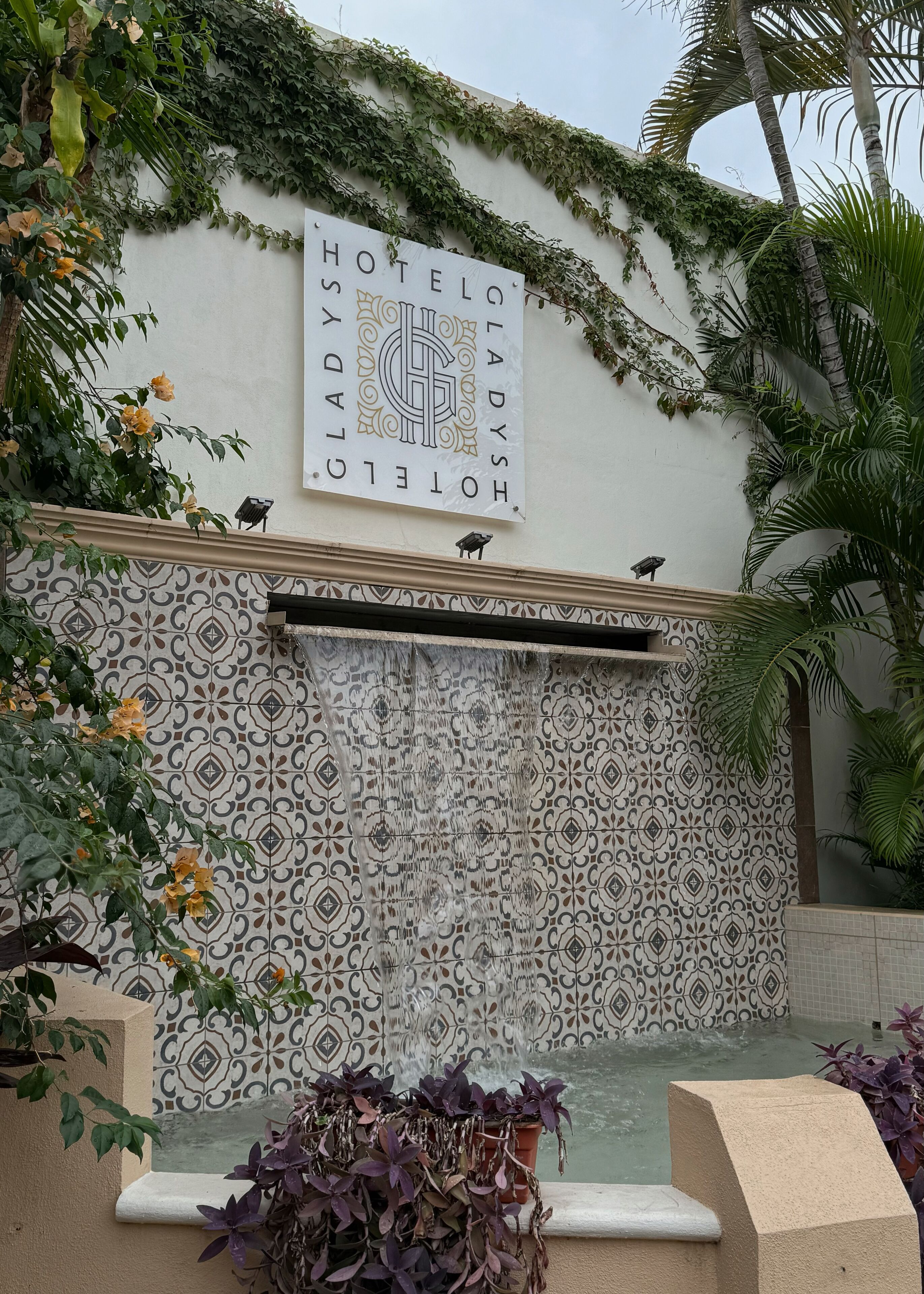 المنشأة من الخارج