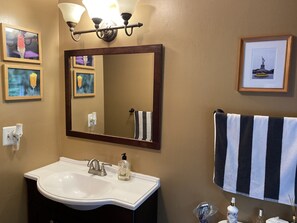 Combined shower/bathtub, hair dryer, towels, soap
