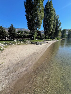 Beach nearby - Casa Del Mila Oro Resort - Lakefront Townhouse #107 (Osoyoos)