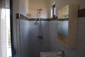 Combined shower/tub, hair dryer, towels, toilet paper