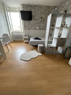 1 bedroom, bed sheets - Studio 2 Personnes Centre Ville de Dinard (Dinard)