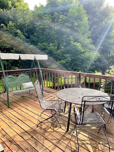 Adorable 2 Bedroom Cottage 3 blocks from downtown square