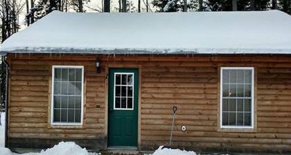 Cabin 3 Roody's Black Bear Cabins- Trail access from camp