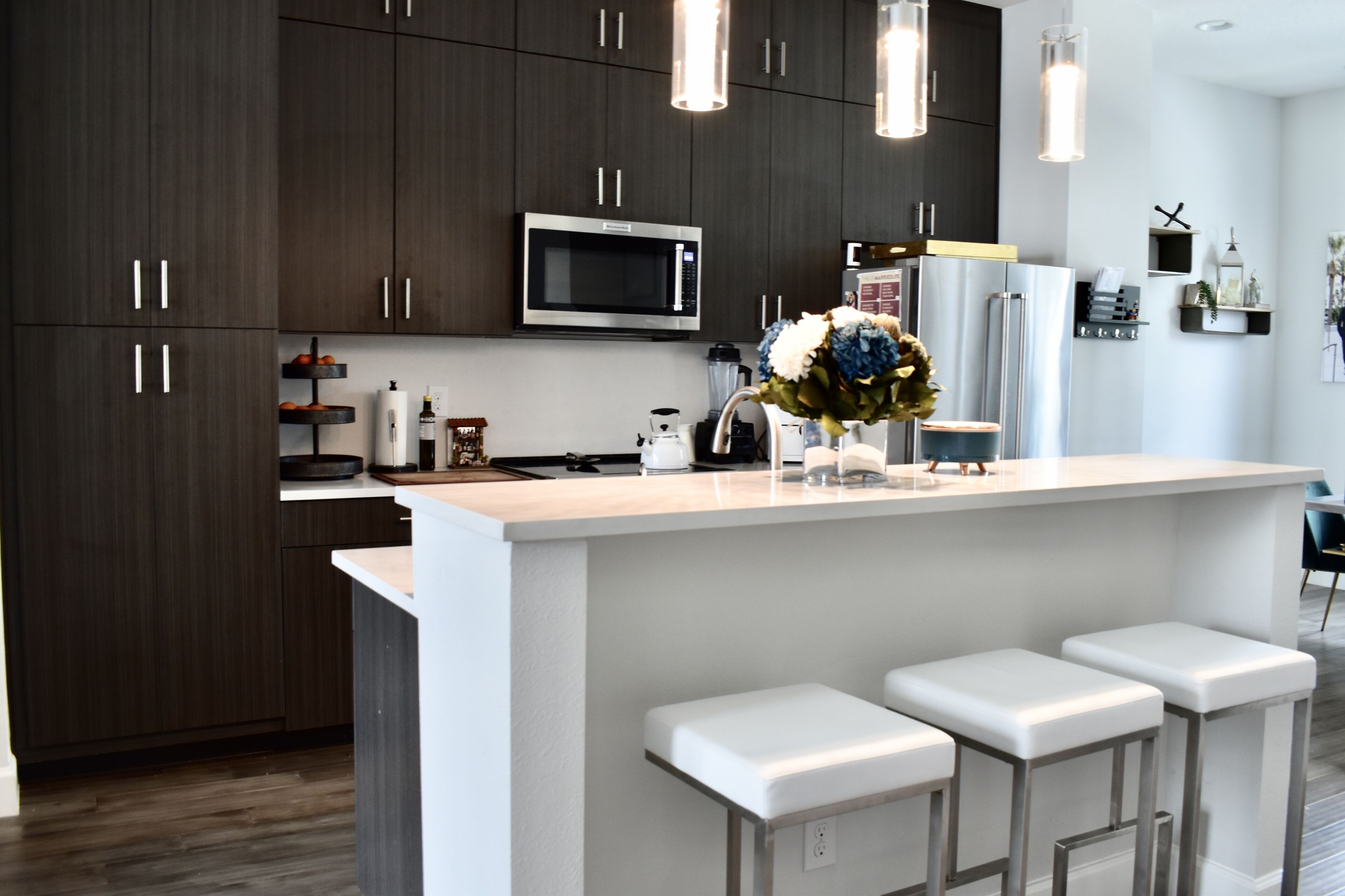 電子レンジ、食器洗い機、調理器具と食器