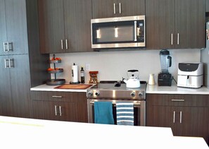 Microwave, dishwasher, cookware/dishes/utensils