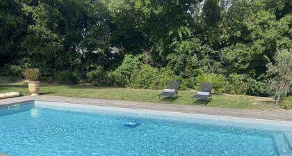 Maisonnette/ piscine / calanques /