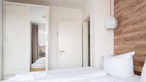 2 bedrooms, travel crib, free WiFi, bed sheets