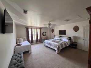3 bedrooms, desk, iron/ironing board, free WiFi