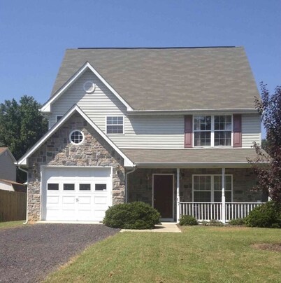 Colonial Beach Comfort Home