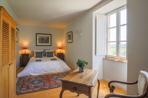6 slaapkamers, een kluis op de kamer, een strijkplank/strijkijzer