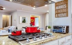 Interior - NEW - 3000 sq feet - Braves, Coke, Barbie Themed Rooms! Entire House! (Marietta)