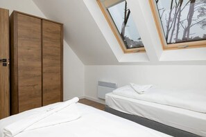 2 bedrooms, iron/ironing board, WiFi, bed sheets