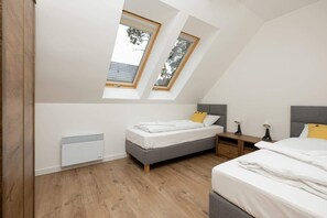 2 bedrooms, iron/ironing board, WiFi, bed sheets