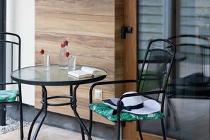 Outdoor dining - Two-level Apartment | Parking, Terrace and 200 m to the Beach (Międzywodzie)