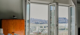 9th floor deluxe apartment with panoramic view of Kavala and jacuzzi.