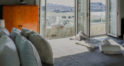 9th floor deluxe apartment with panoramic view of Kavala and jacuzzi.