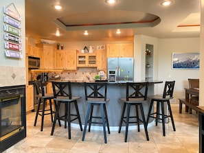 Fridge, microwave, oven, stovetop - HOT TUB - AC - Perfect home base for exploring the beautiful Teton Valley!  (Driggs)
