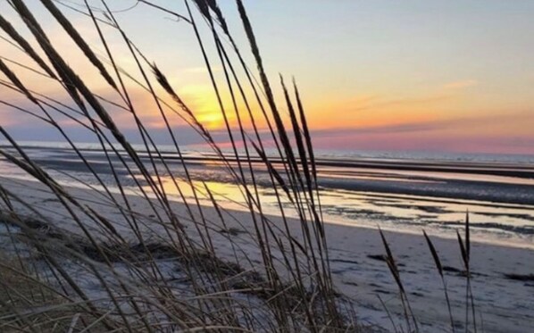 Beach nearby, sun-loungers, beach towels