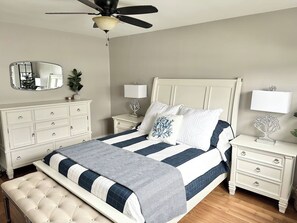 3 bedrooms, desk, iron/ironing board, travel crib - Hot Tub Outdoor Oasis by Country Road Properties (Villas)