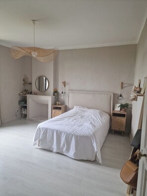 5 bedrooms, iron/ironing board, travel crib, free WiFi