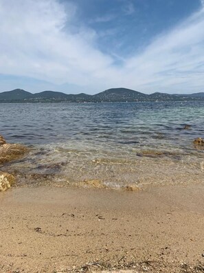 Beach nearby, sun-loungers, beach towels