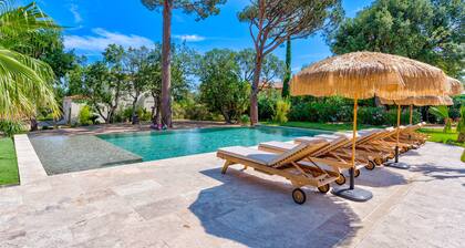 Large charming Bastide- private pool- Air conditioning- WIFI-1.2 km from St Tropez-Vue Mer