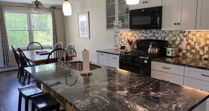 Adventurebrook, bike, ski & hike out your front door! 0.25 miles to lower lift!